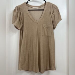 Beige t shirt